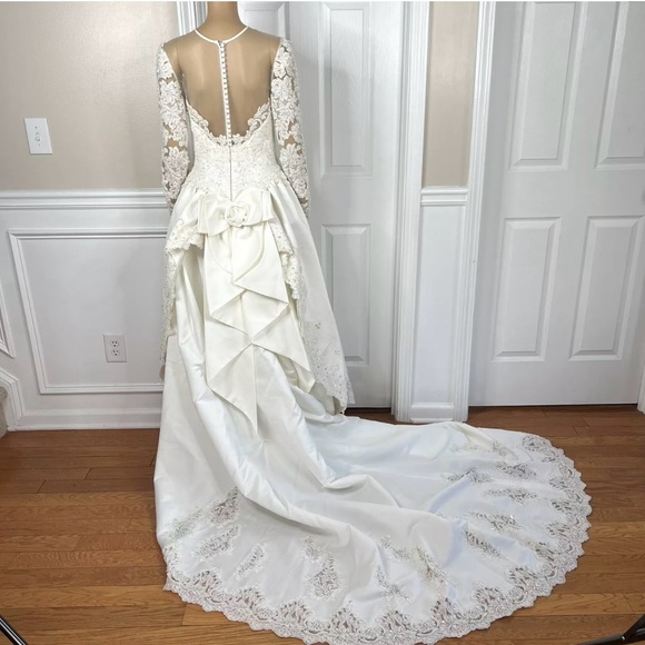 Oleg Cassini Off White Beaded Bodice Long Sleeves Trumpet Wedding Dress Size 8 - Picture 6 of 10